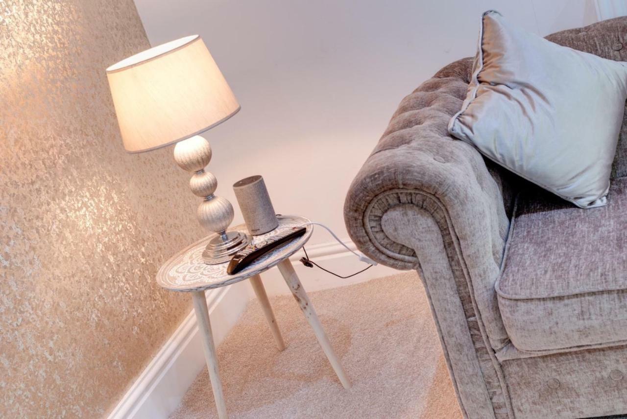 Three-Bedroom Apartment,911483152:JPEG