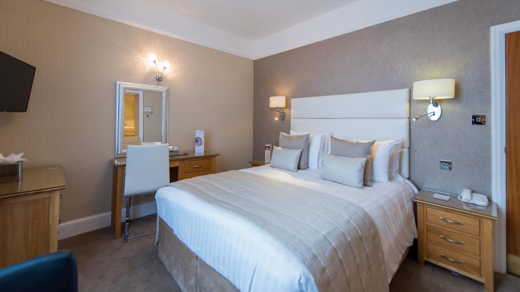 Standard Double or Twin Room,917539987:JPEG
