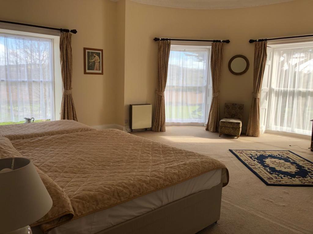 Family Room with Garden View