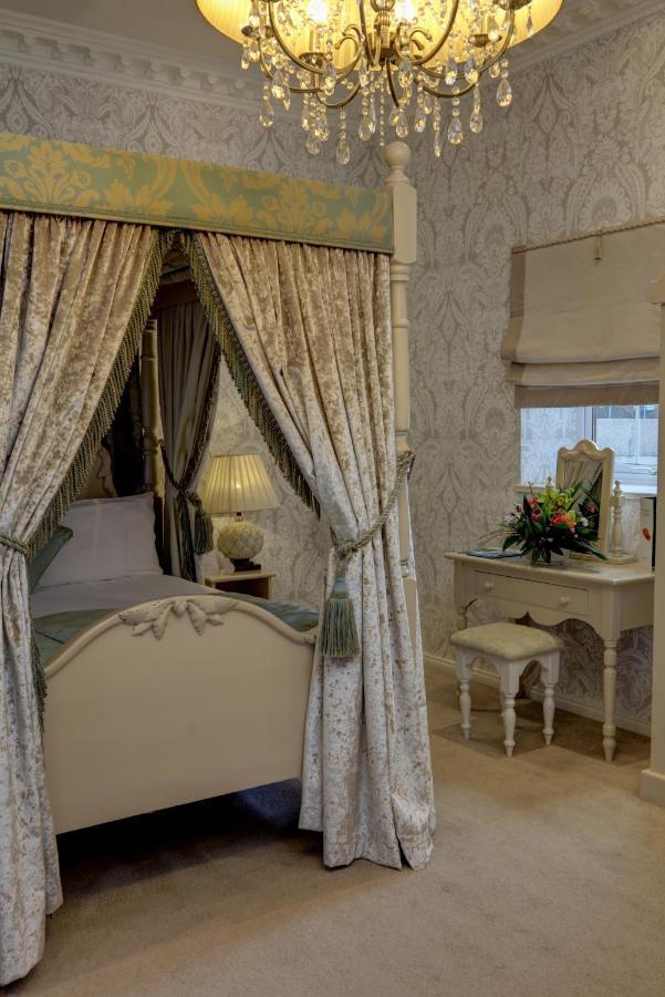 Suite with King Bed - Non-Smoking