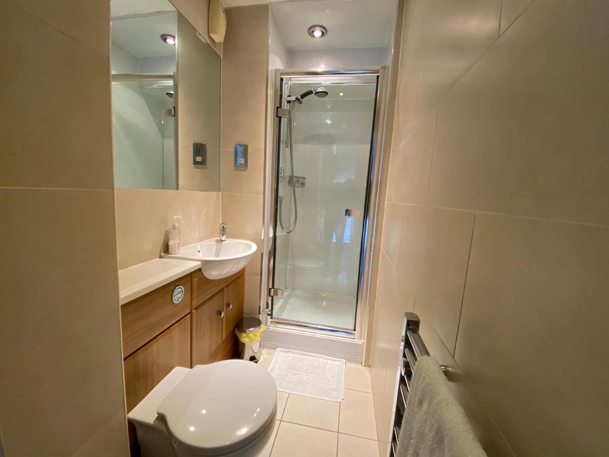 Single Room Shared Shower Toilet,1499126320:JPEG