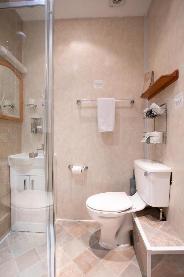 Double room En-suite with shower