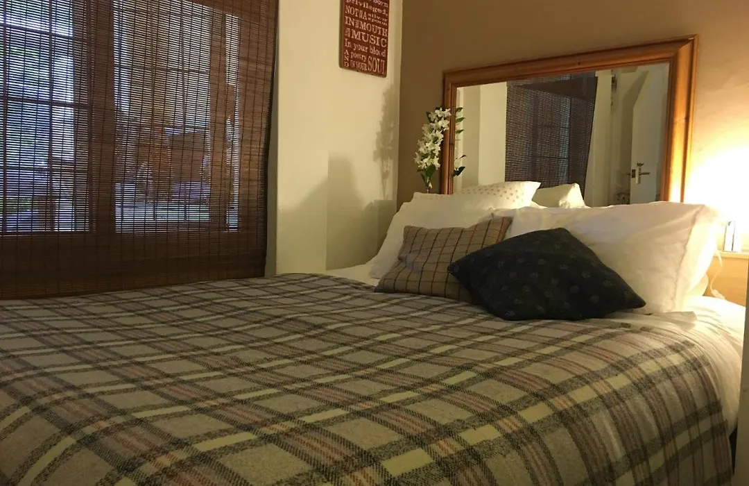 Wynberg House Bed & Breakfast Swansea-1