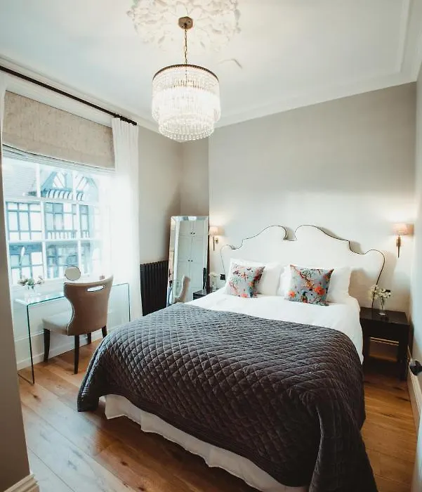Ch1 Boutique Stays - Queen Suite-1