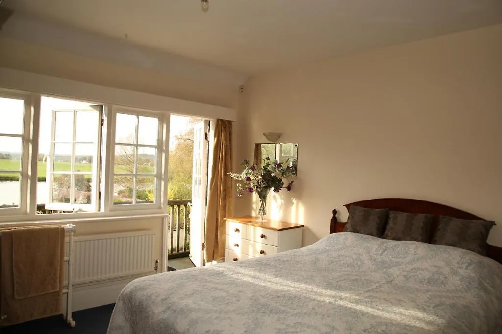 Inverloddon Bed And Breakfast, Wargrave-1