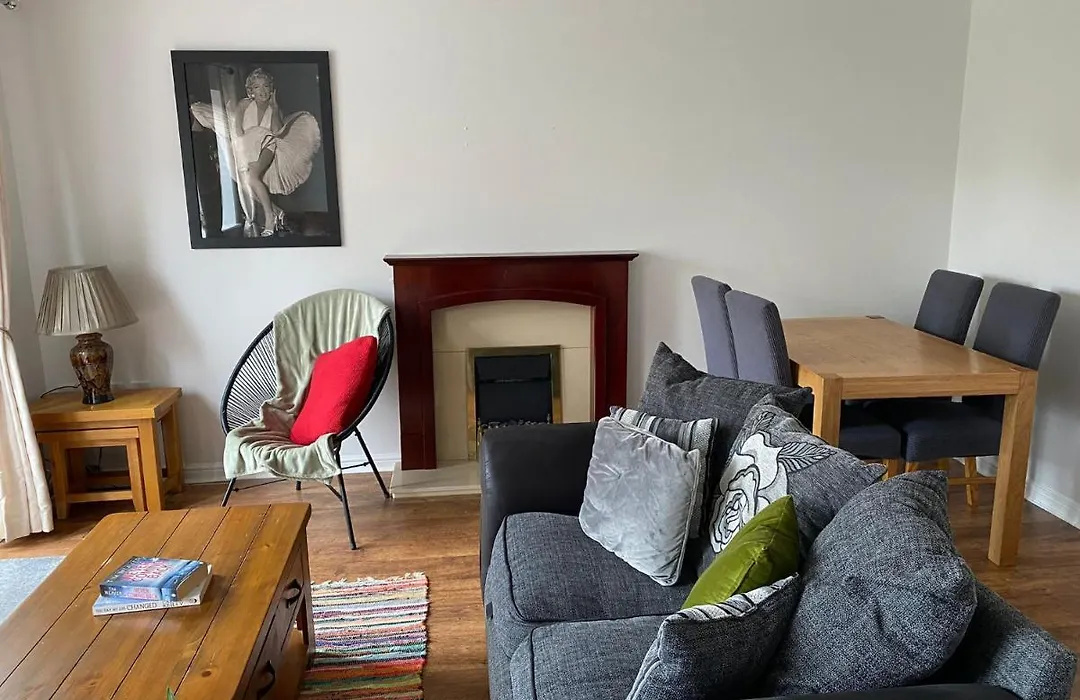 Room Only- Option Of The Entire House If Available - Private Property In Quiet Estate-1