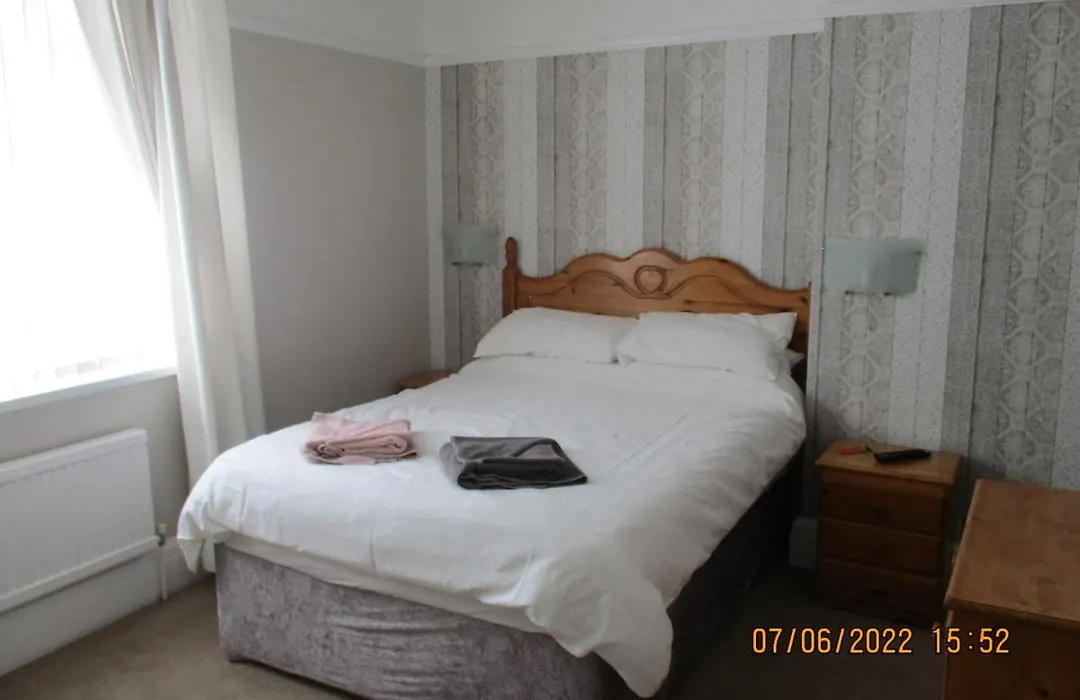 Sefton Lodge Seafront ,Panoramic Sea View Ensuite Balcony Rooms Available, Guest Garden-1