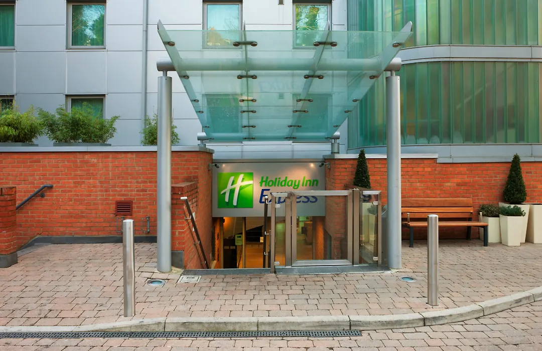 Holiday Inn Express London-Swiss Cottage-1