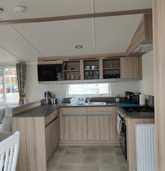 J6 Static Caravan, Fairway Holiday Park-1