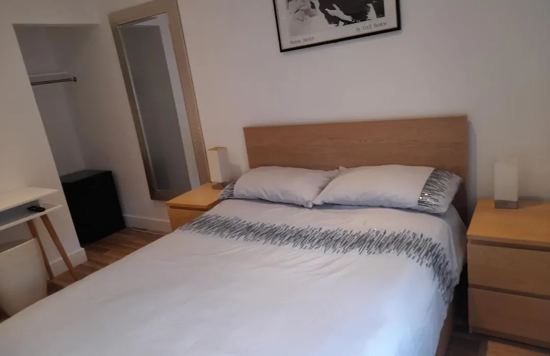 Lovely Home With Full En-Suite Double Bed Rooms-1