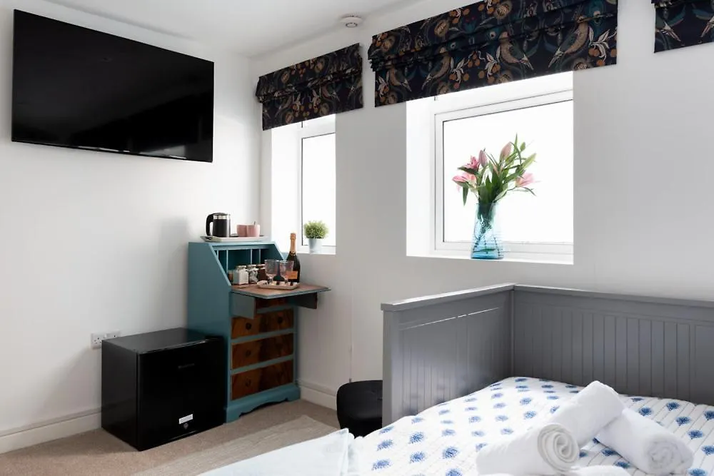 Trig-Private Studio, Courtyard, Walk To Fistral-1