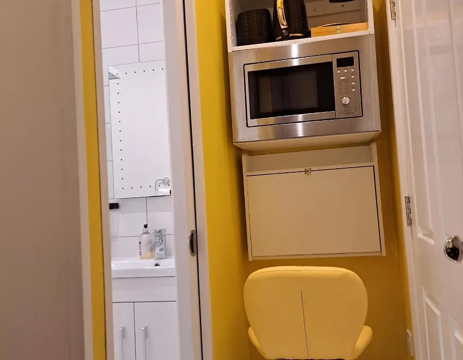 Lovely And Modern Groundfloor 1 Single Bedroom Condo With Netflix, Tea/Coffee/Biscuits-1