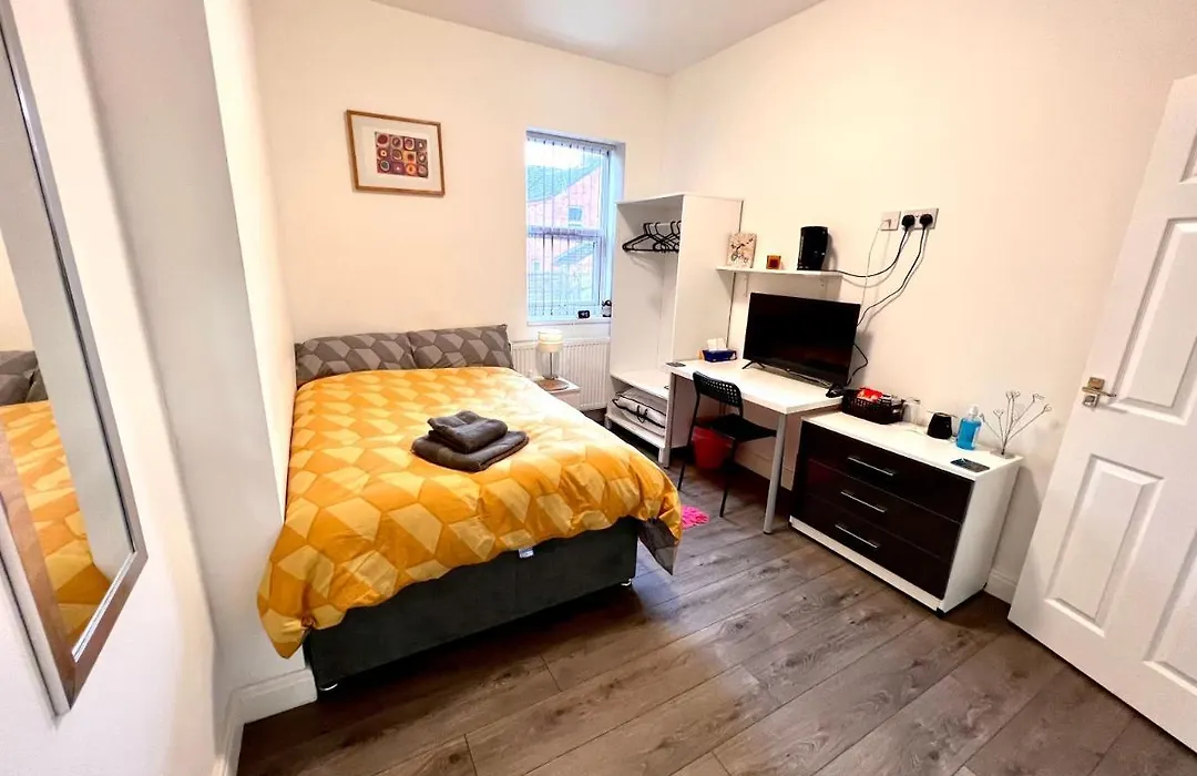 Deluxe En-Suite Room In Cv1-1