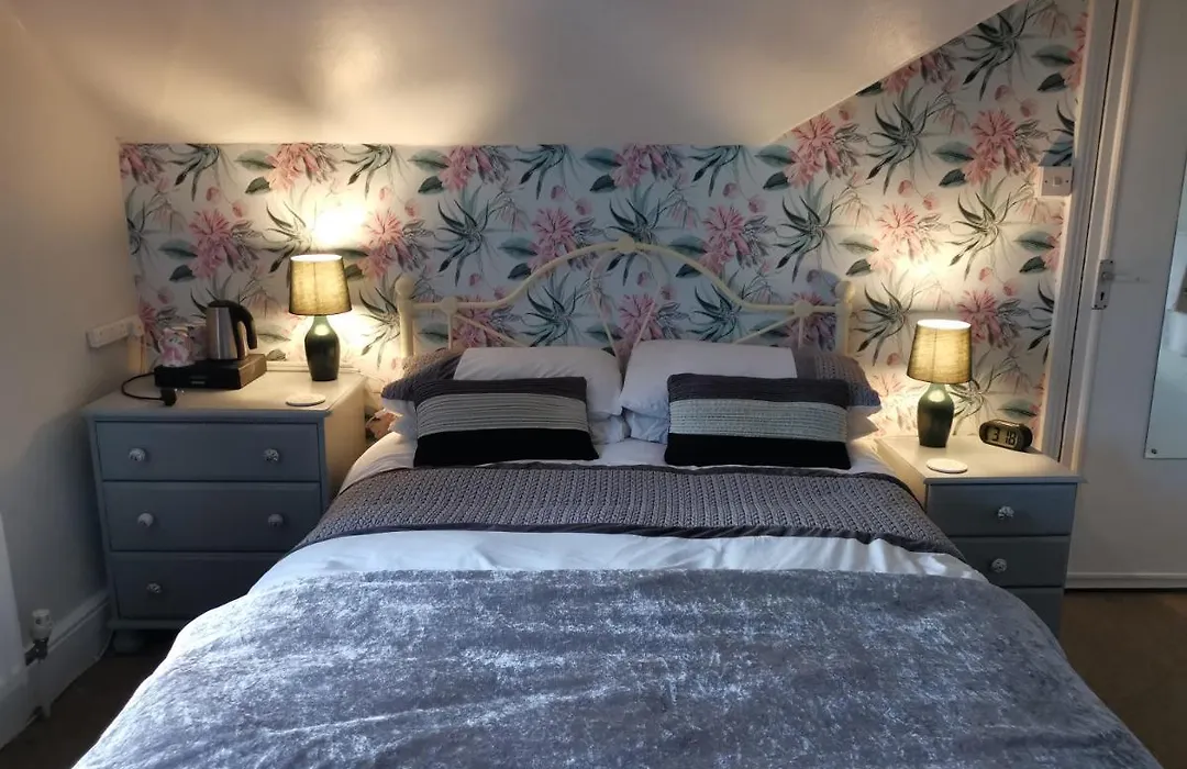 Brooklands Guest House-1