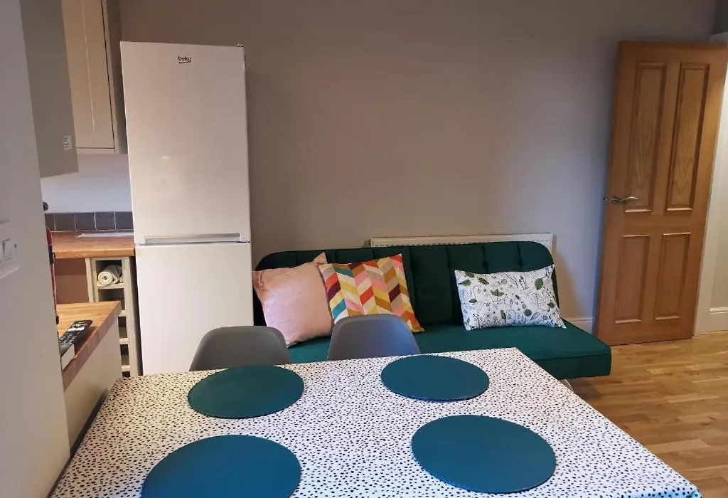 Derby Pride Park Private Ensuite Room- 2 Beds- Free Parking-1