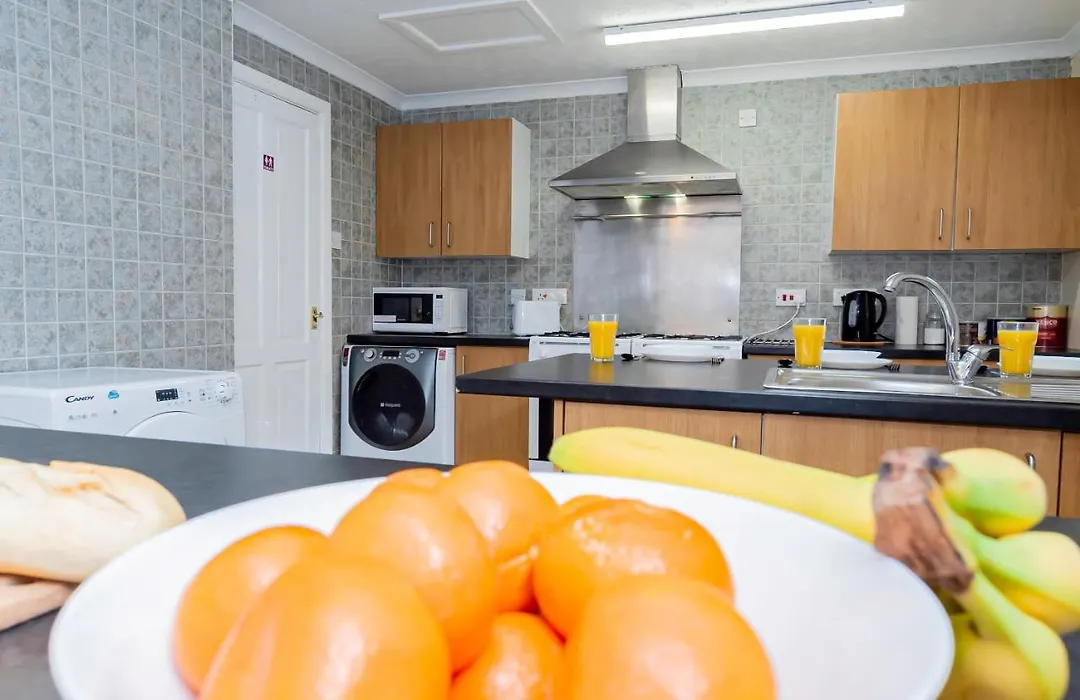Shirley House: City Centre Self-Catering with Smart Access-1