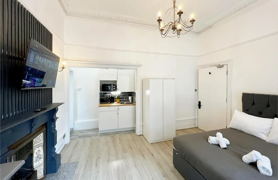 Erin Court Mansions - Suite 10-1