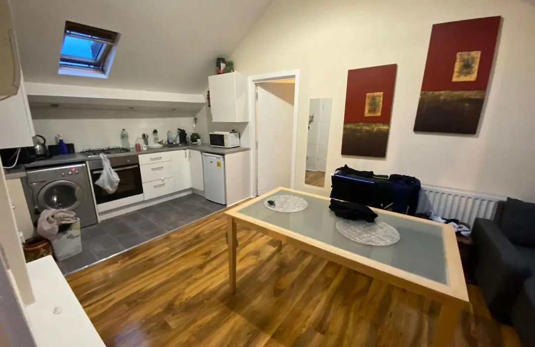 Lovely Room 5 Minute Walk From City Centre-1