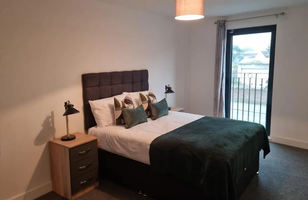 Heathrow Haven: Stylish Apartments In The Heart Of Slough-1