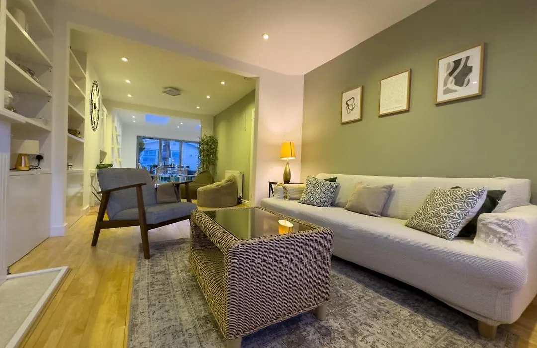 Mark Road Villa-1