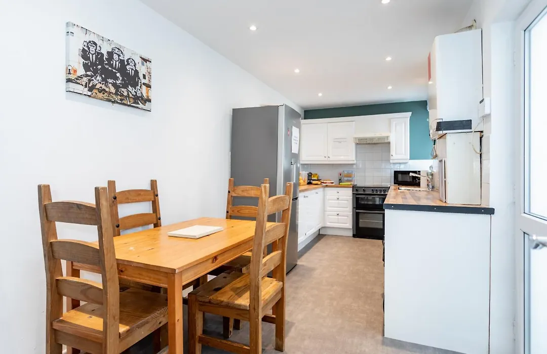 Castlereagh Guest House-1