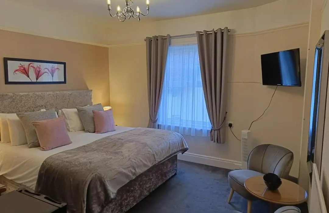 Kingsholm Guest House-1