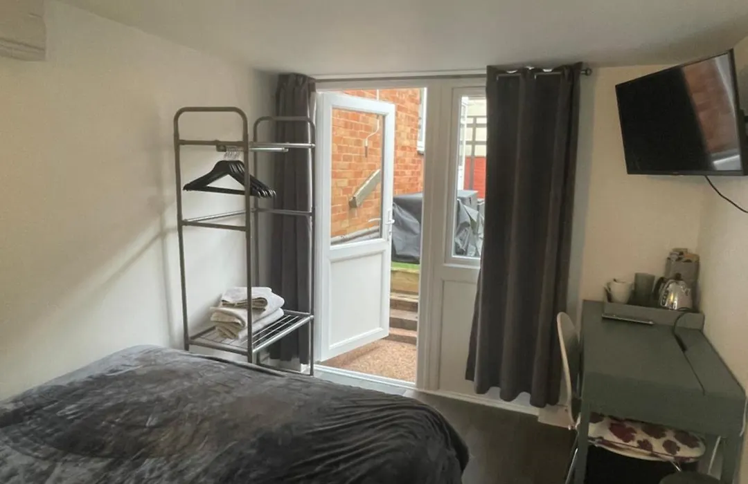 Private En-Suite Garden Room-1