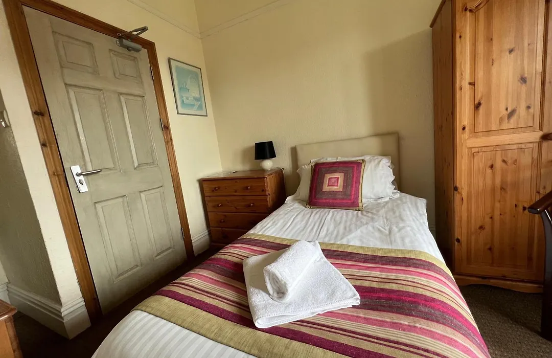 Hurst Dene Aparthotel-1