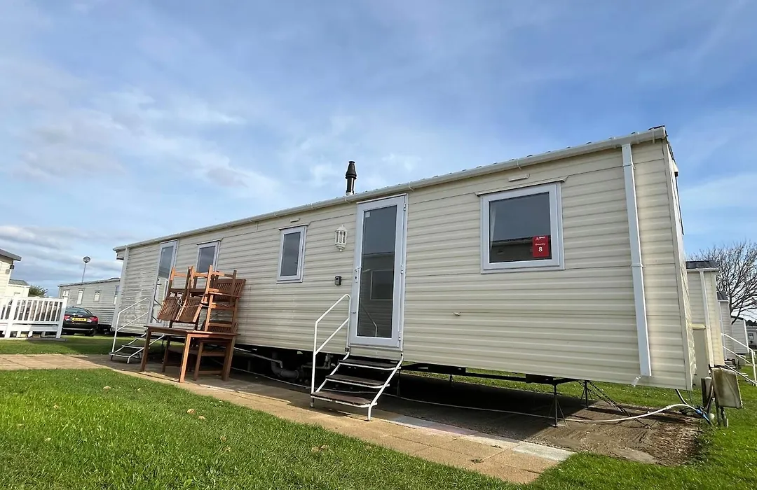Ormesby Beach Haven: Pet-Friendly Family Retreat-1