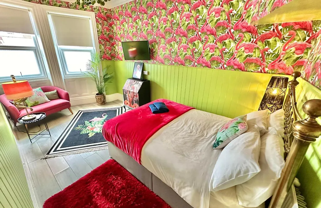 Lemur Lodge - Boutique Apartments - Short Stroll To The Beach-1