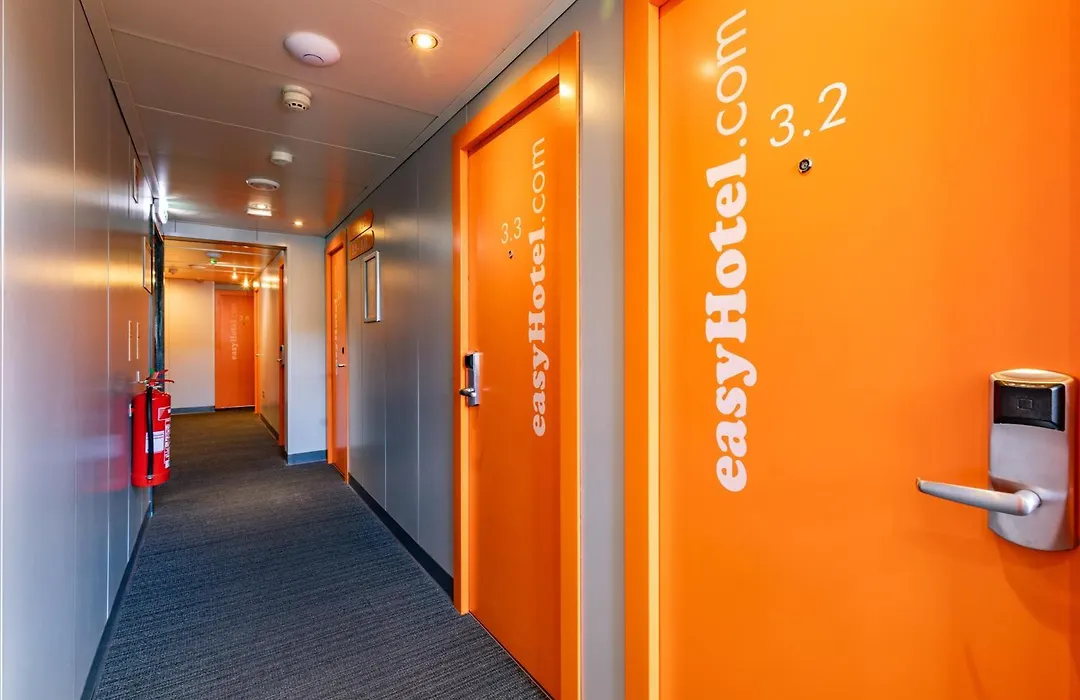 Easyhotel Edinburgh-1