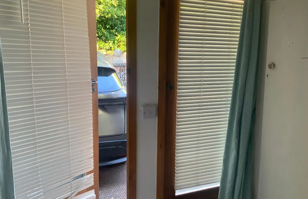 Self Contained Rooms In Central Torquay-1