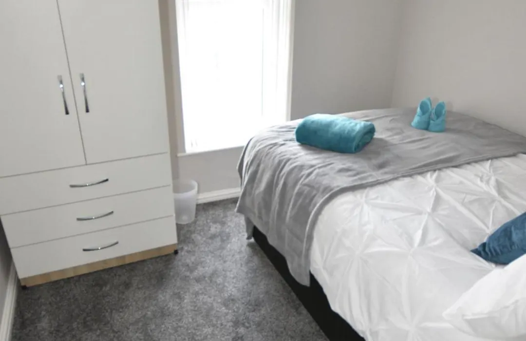 Townhouse @ 32 Penkhull New Road Stoke-1