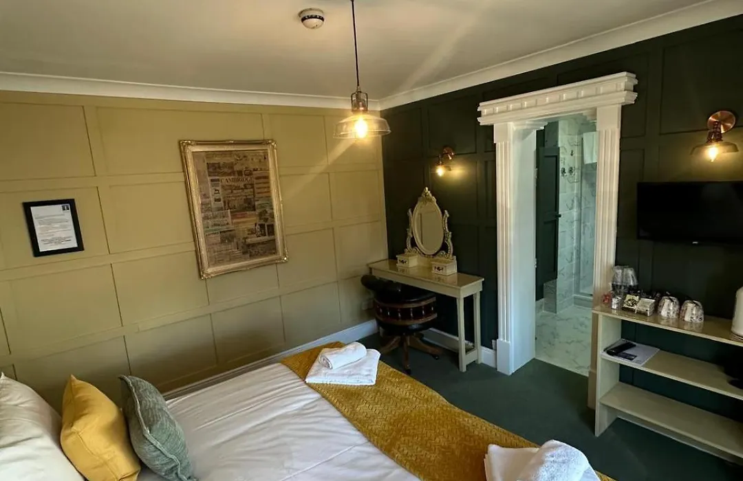 The Cambridge Guest House By Tas-1