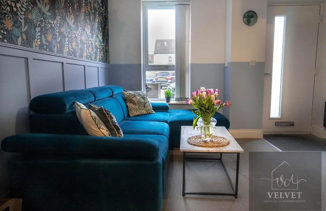 1 Bed House At Velvet Serviced Accommodation Swansea With Free Parking & Wifi - Sa1-1