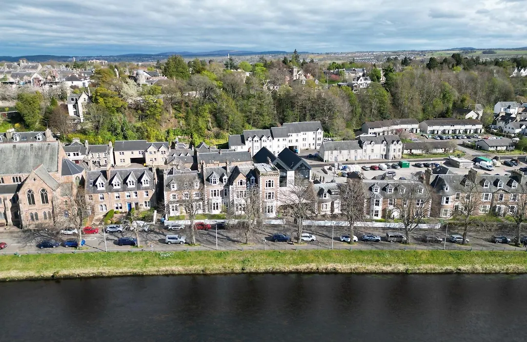 Glen Mhor Hotel At Uile-Bheist 'Brewstillery'-1