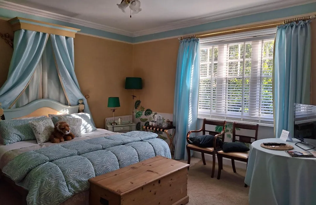Jesmond House B&B Room3 Superking Ensuite-1