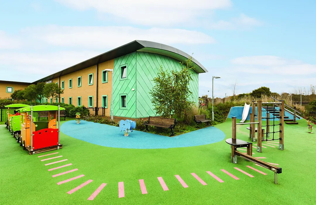 Ramada By Wyndham Cobham-1