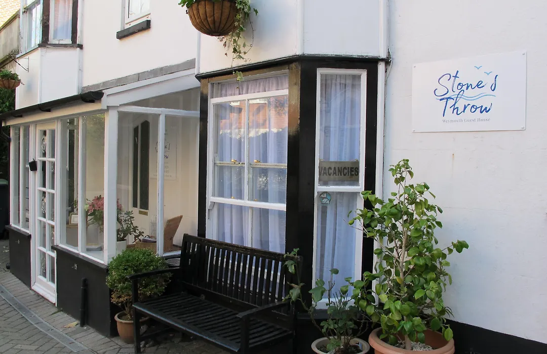 Stone'S Throw Guest House-1
