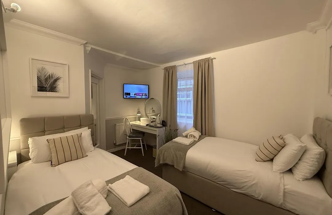 Central Hotel-1