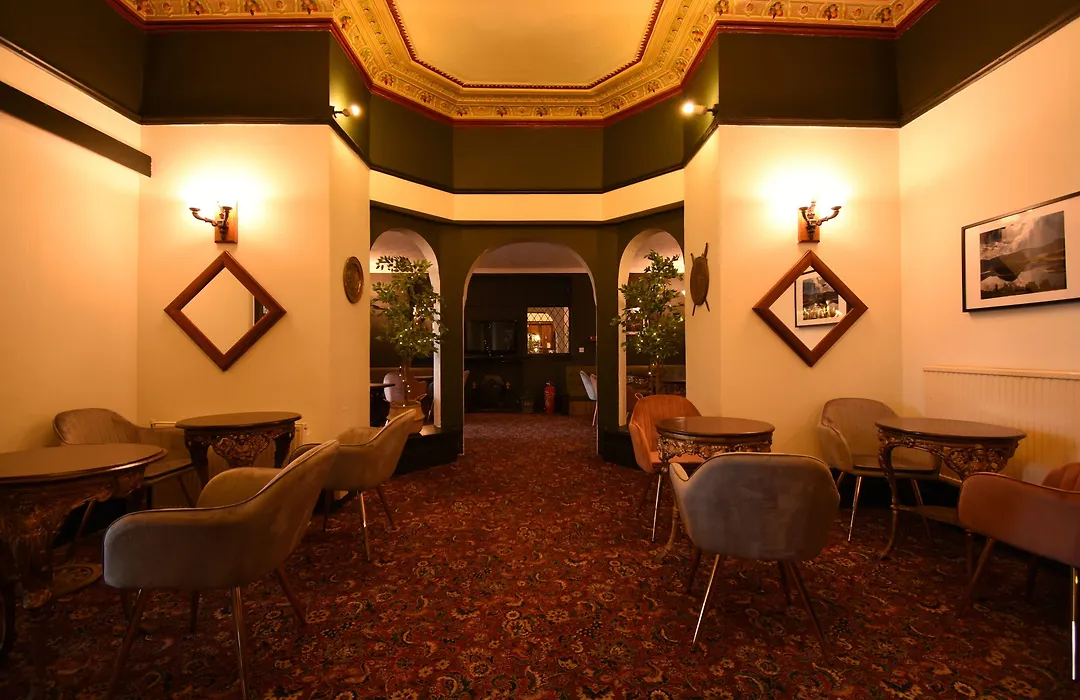 Pinegrove Hotel-1
