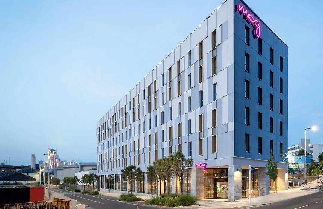 Moxy Plymouth-1