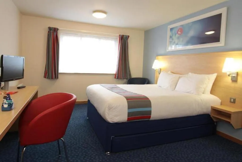 Travelodge Birmingham Central Broadway Plaza-1