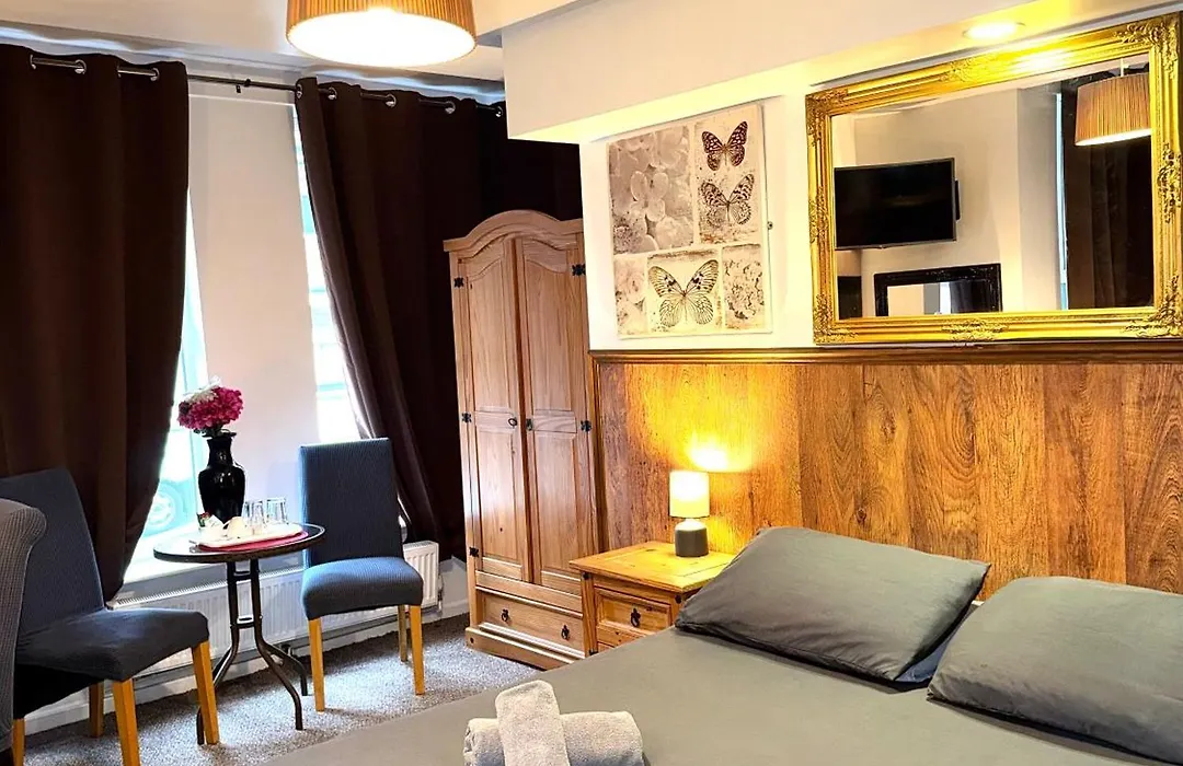 Riverside Hotel-1