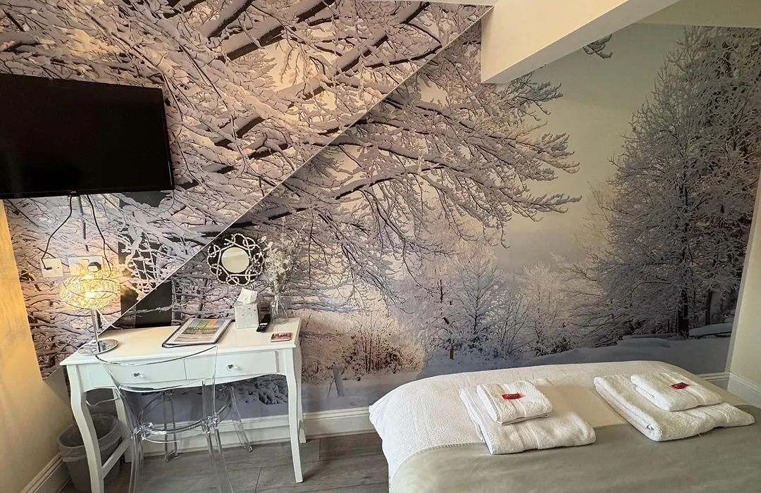 All Seasons Bed & Breakfast - Adults Only-1