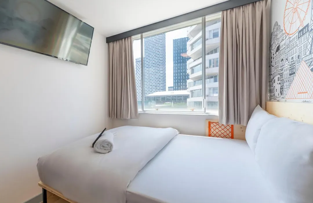 Easyhotel Croydon-1