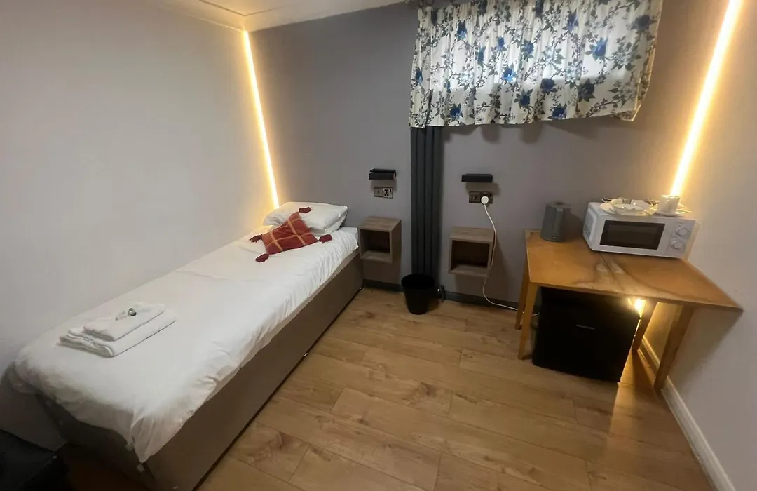 Hollybush Guest House-1