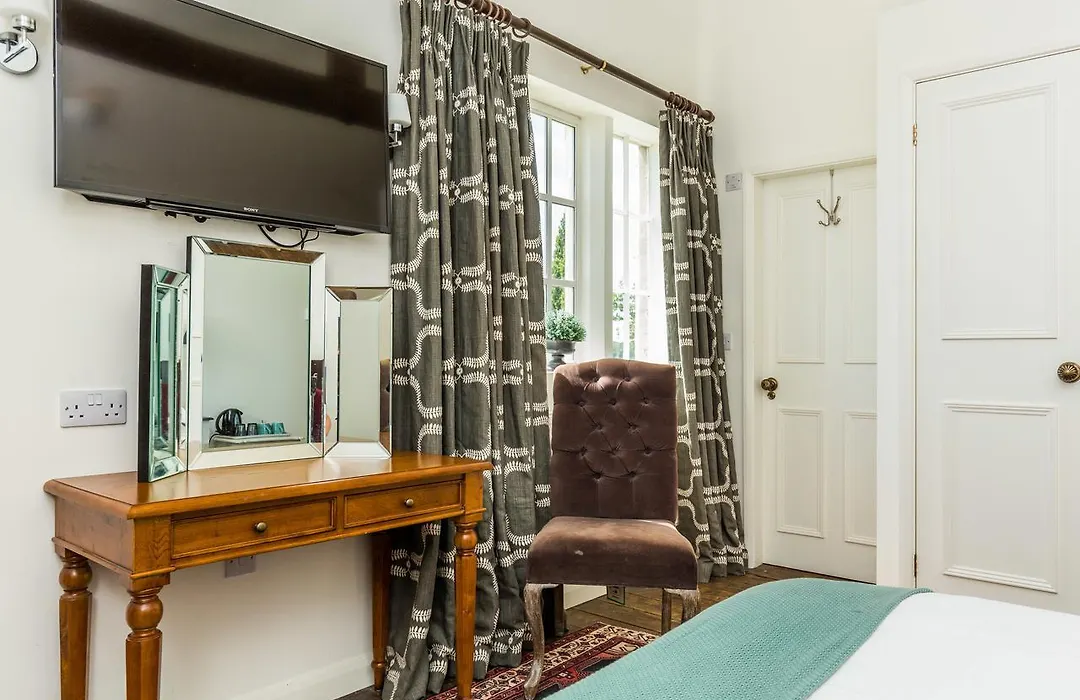 Tailor Room 2-1