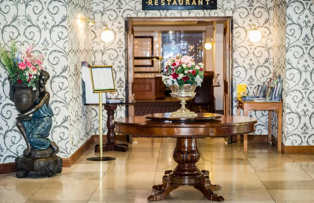Three Counties Hotel-1