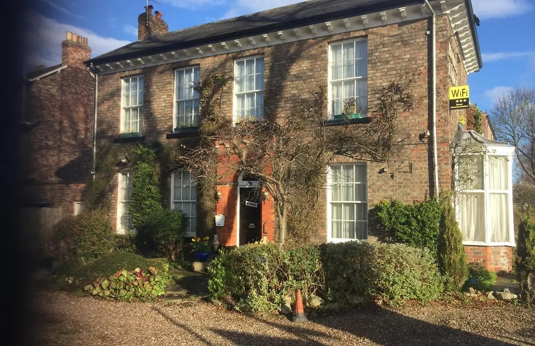 Holly Lodge-1